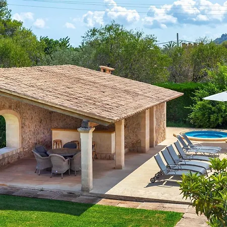 בית נופש Noble Den Suau *