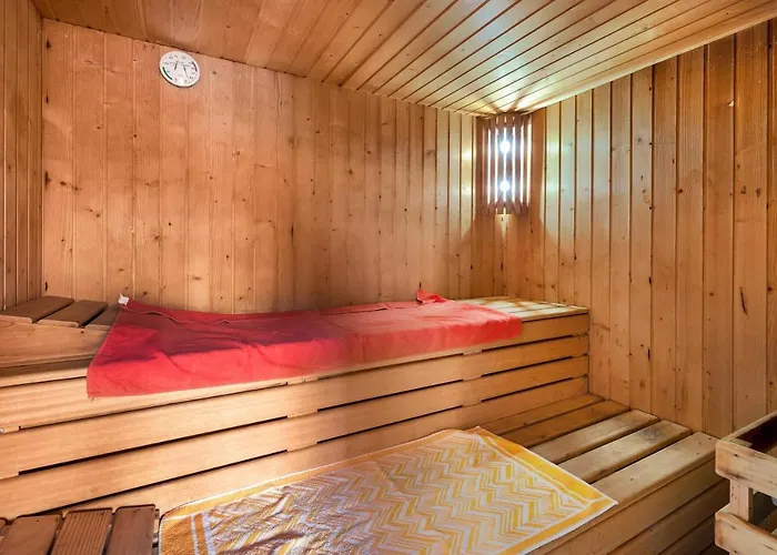 Noble Den Suau בית נופש פוינסה